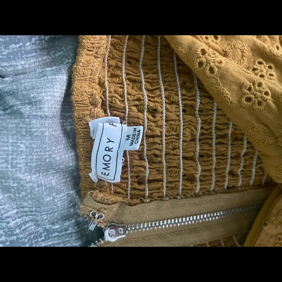 YELLOW MUSTARD LACE UP CROP TOP - Picture 2 of 2